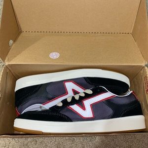 Vans women’s 8.5 never worn